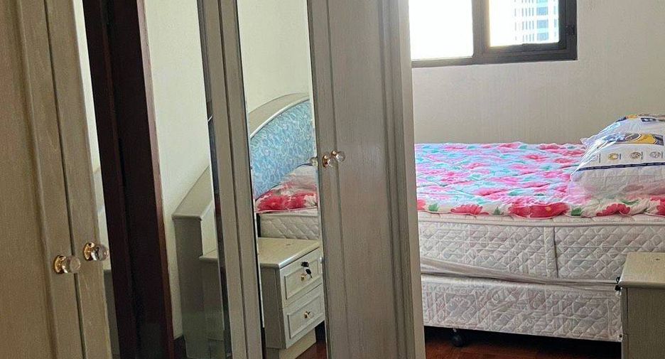 For rent 2 bedrooms condo in Pathum Wan, Bangkok