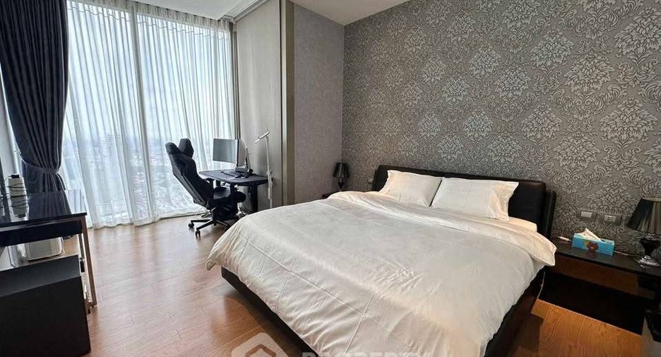For rent 3 bedrooms condo in Khlong San, Bangkok