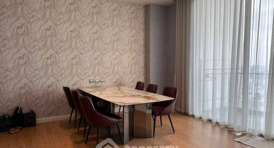 For rent 3 bedrooms condo in Khlong San, Bangkok