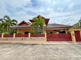 Casa en alquiler de 3 habitaciones en Bang Lamung, Chonburi