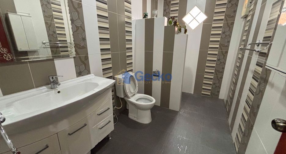 Casa en alquiler de 3 habitaciones en Bang Lamung, Chonburi