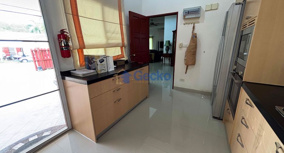 Casa en alquiler de 3 habitaciones en Bang Lamung, Chonburi
