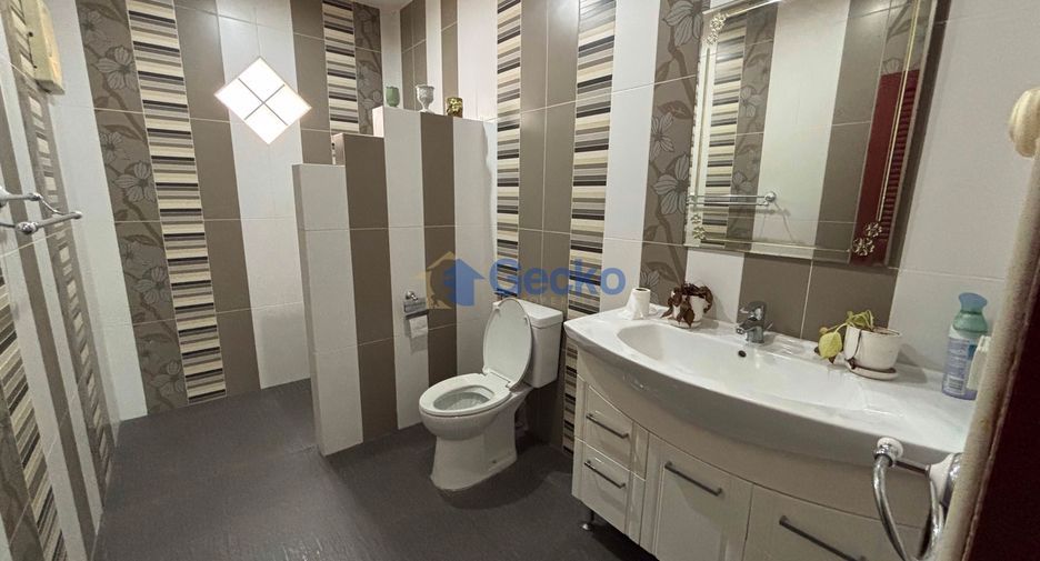 Casa en alquiler de 3 habitaciones en Bang Lamung, Chonburi