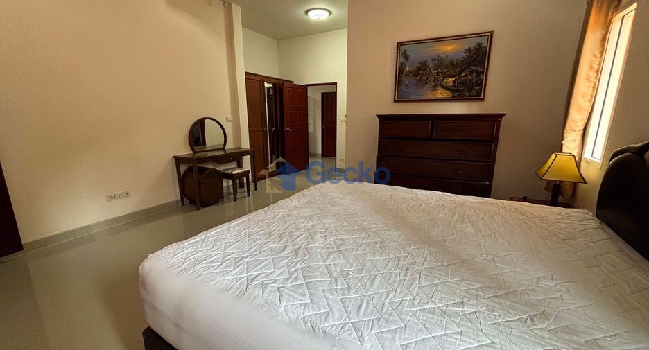 Casa en alquiler de 3 habitaciones en Bang Lamung, Chonburi