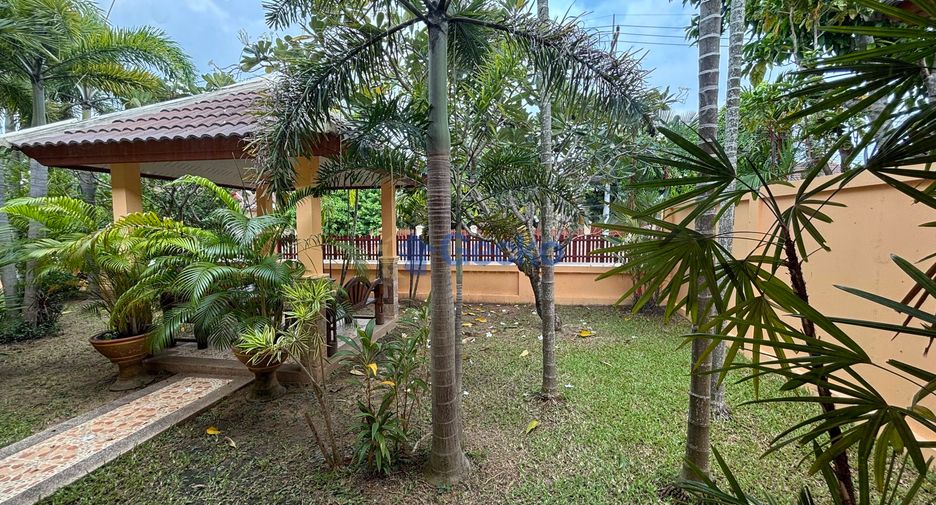 Casa en alquiler de 3 habitaciones en Bang Lamung, Chonburi