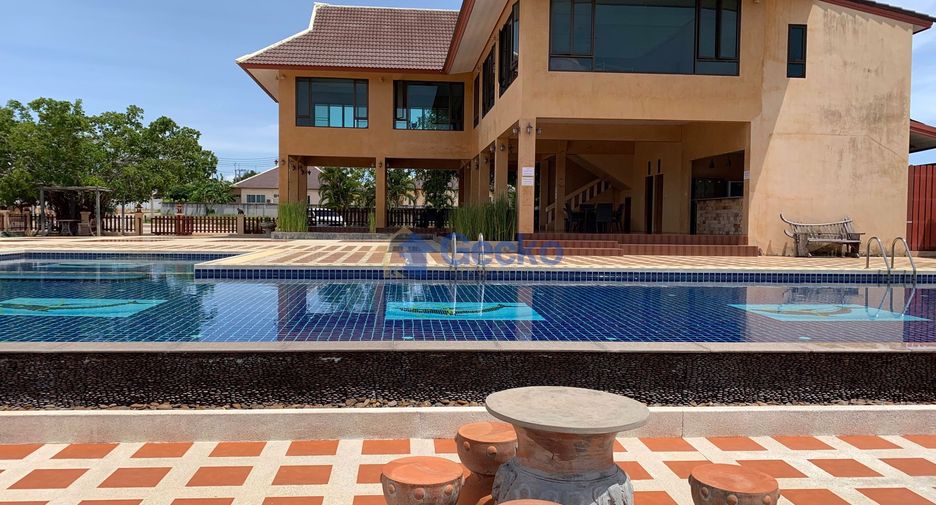 Casa en alquiler de 3 habitaciones en Bang Lamung, Chonburi