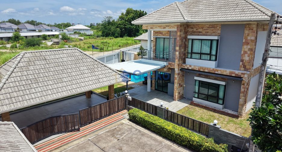 Casa en alquiler de 3 habitaciones en Bang Lamung, Chonburi