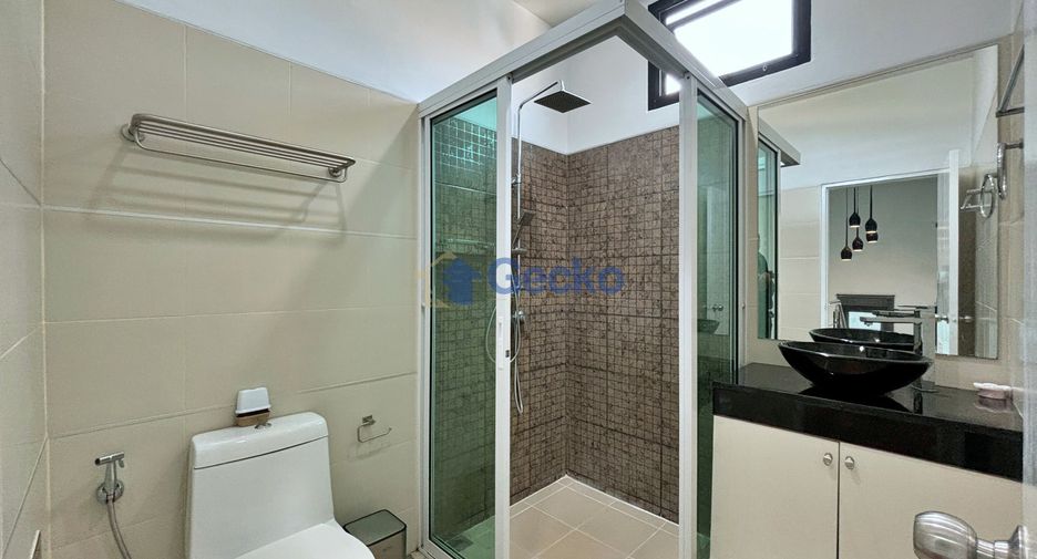 Casa en alquiler de 3 habitaciones en Bang Lamung, Chonburi
