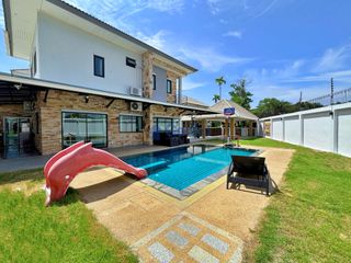 Casa en alquiler de 3 habitaciones en Bang Lamung, Chonburi