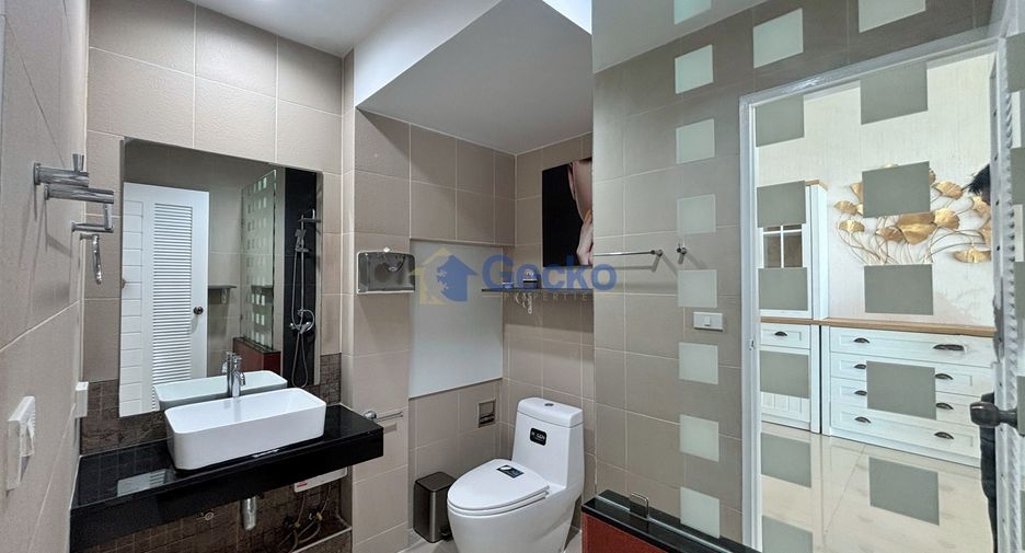 Casa en alquiler de 3 habitaciones en Bang Lamung, Chonburi