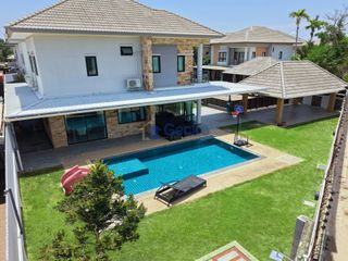 Casa en alquiler de 3 habitaciones en Bang Lamung, Chonburi