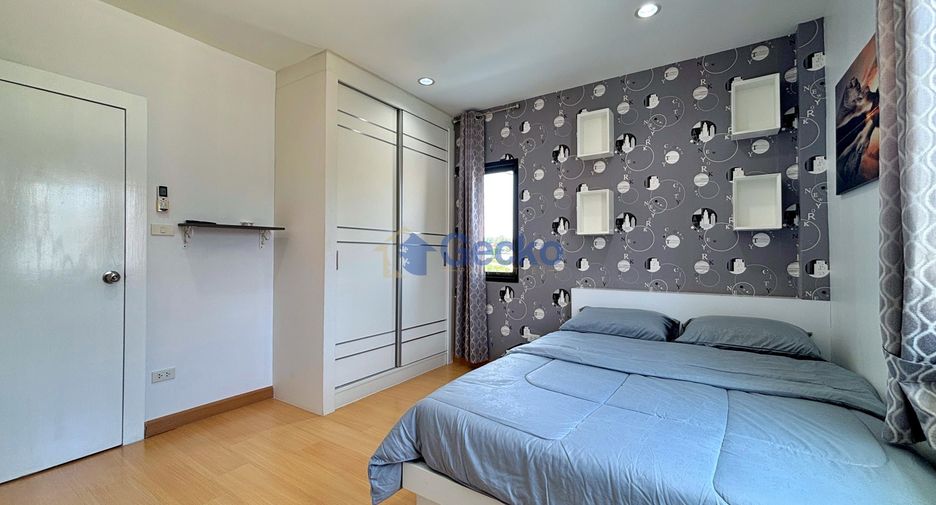 Casa en alquiler de 3 habitaciones en Bang Lamung, Chonburi