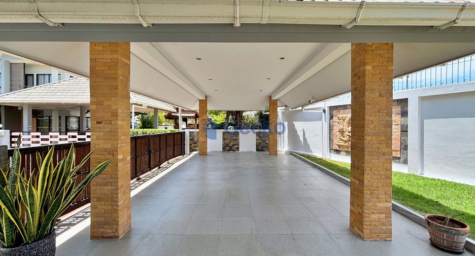 Casa en alquiler de 3 habitaciones en Bang Lamung, Chonburi