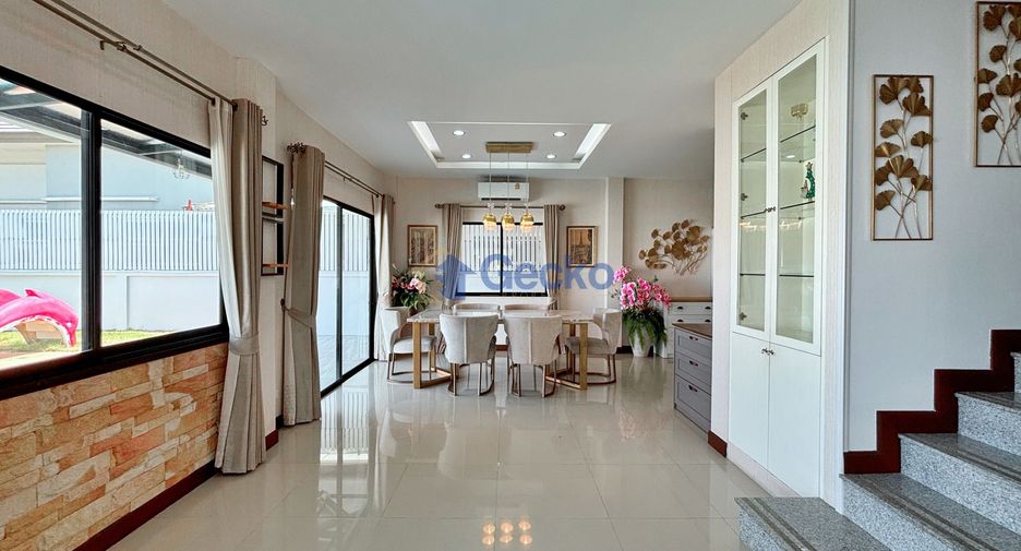 Casa en alquiler de 3 habitaciones en Bang Lamung, Chonburi