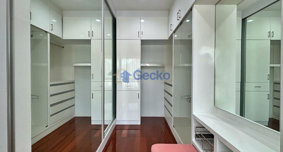 Casa en alquiler de 3 habitaciones en Bang Lamung, Chonburi