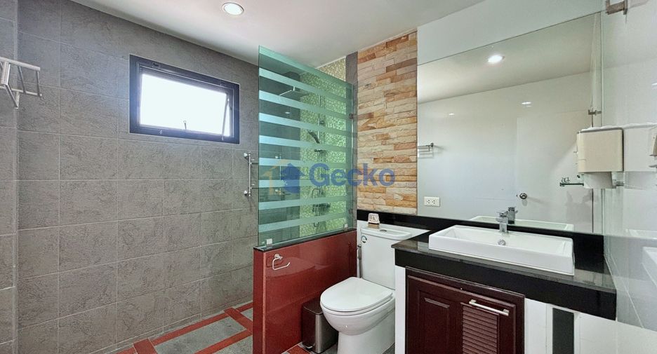Casa en alquiler de 3 habitaciones en Bang Lamung, Chonburi