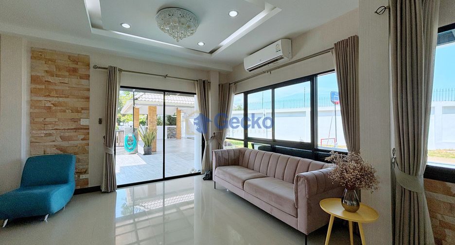 Casa en alquiler de 3 habitaciones en Bang Lamung, Chonburi