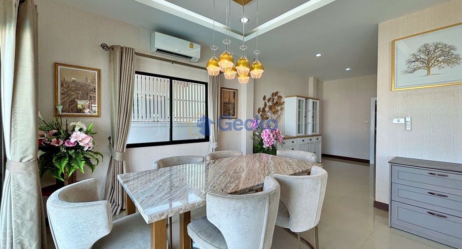 Casa en alquiler de 3 habitaciones en Bang Lamung, Chonburi
