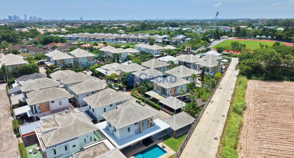 Casa en alquiler de 3 habitaciones en Bang Lamung, Chonburi