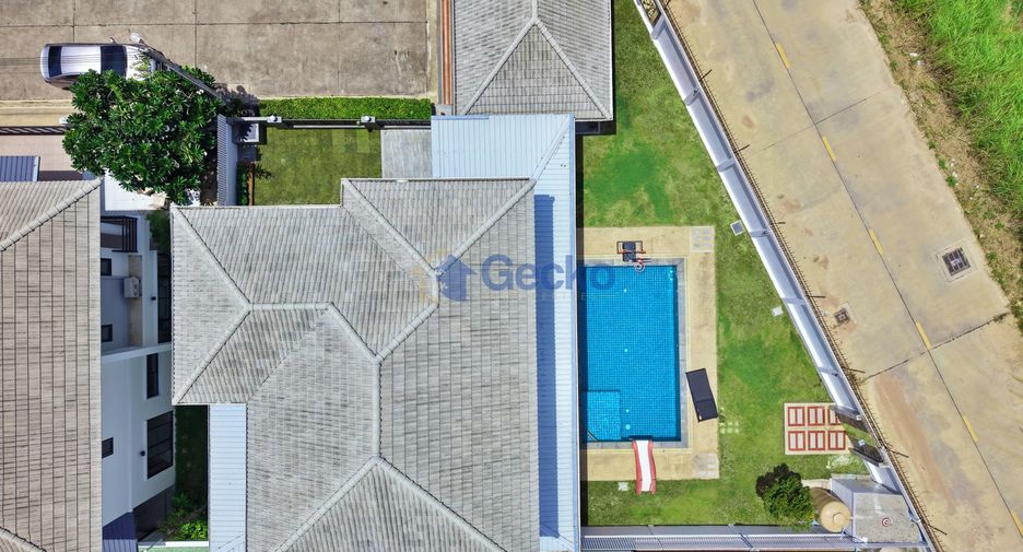 Casa en alquiler de 3 habitaciones en Bang Lamung, Chonburi
