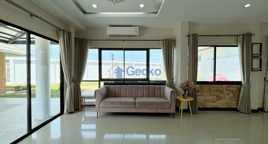 Casa en alquiler de 3 habitaciones en Bang Lamung, Chonburi