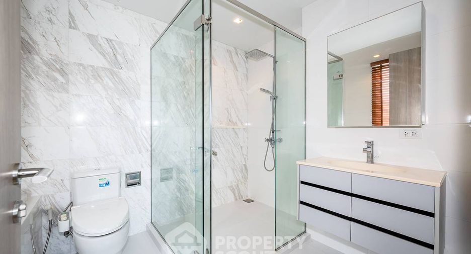 For rent 2 bedrooms condo in Watthana, Bangkok