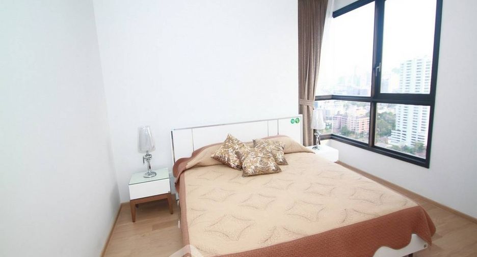 For rent 2 bedrooms condo in Watthana, Bangkok