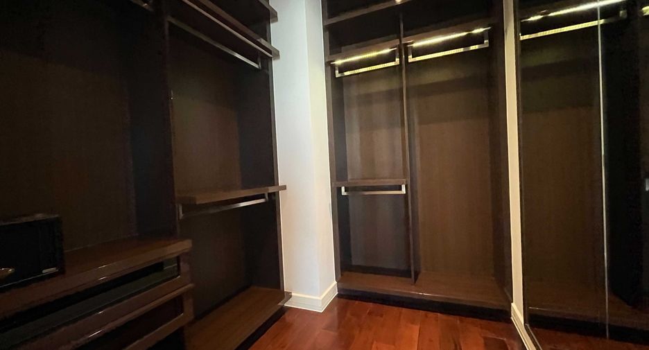Wohnung zur Miete mit 3 Zimmer in Khlong Toei, Bangkok