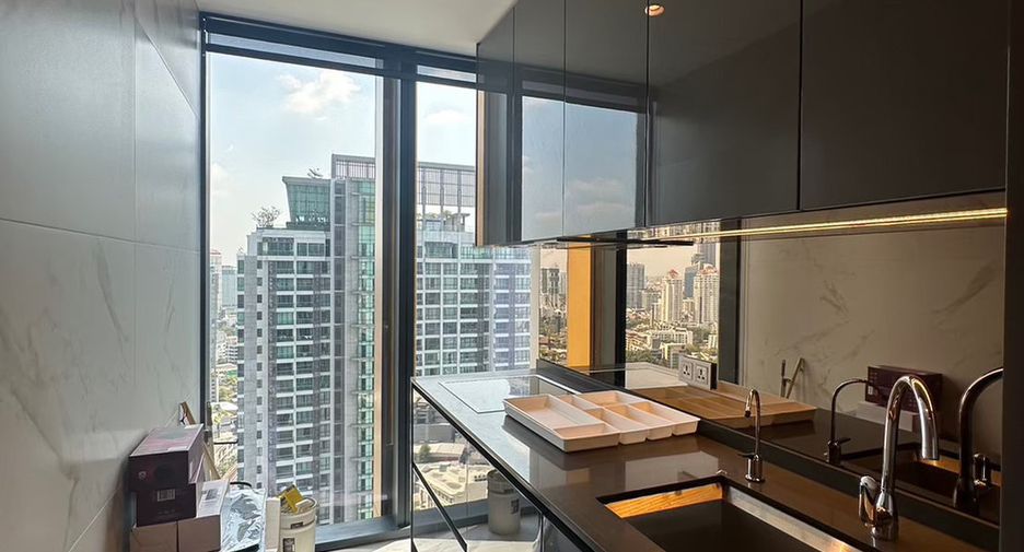 For rent 2 bedrooms condo in Khlong Toei, Bangkok