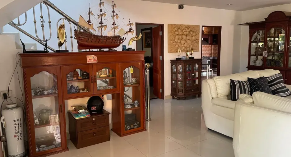Продажа 4 спальни дом в Йомтиен, Паттайя
