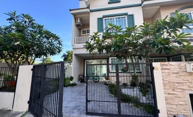 Продажа 3 спальни таунхаус в Huay Yai, Паттайя