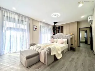 Villa en venta de 5 habitaciones en Bang Lamung, Chonburi