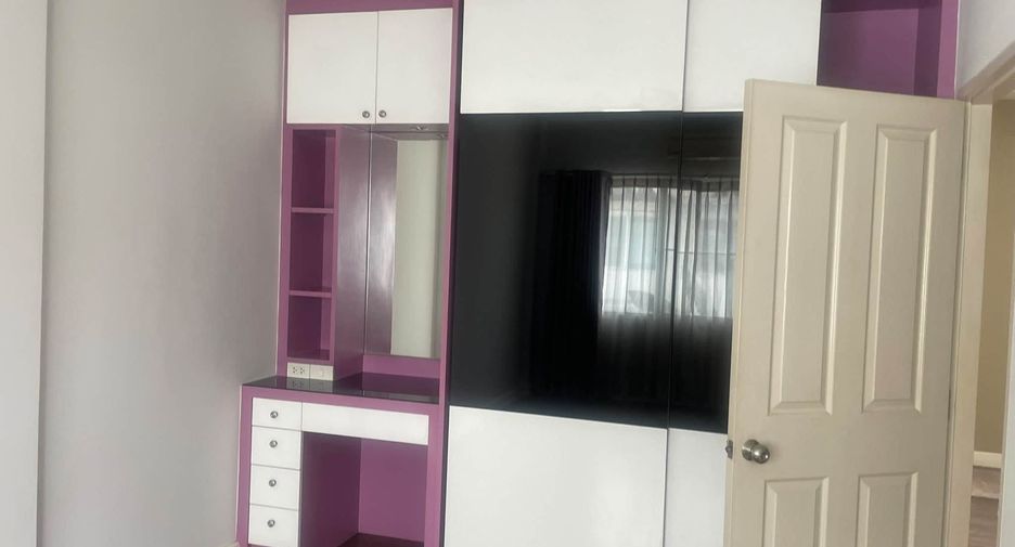 For rent 3 bedrooms townhouse in Bang Kapi, Bangkok