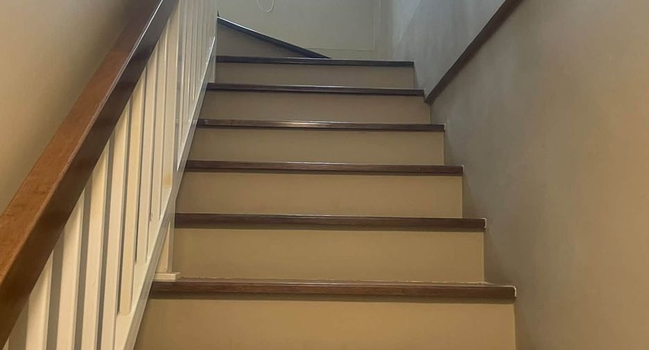 For rent 3 bedrooms townhouse in Bang Kapi, Bangkok