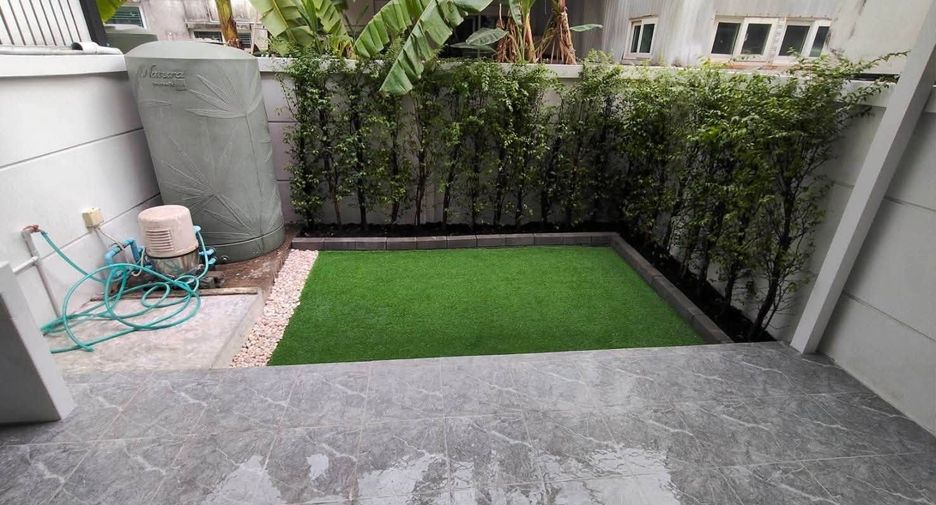 For rent 3 bedrooms townhouse in Bang Kapi, Bangkok