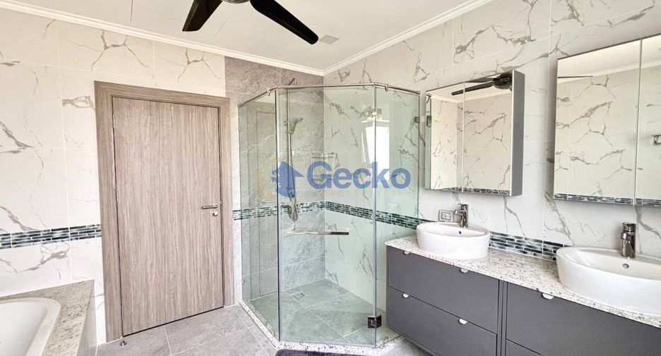 For sale 5 bedrooms house in Bang Lamung, Chonburi