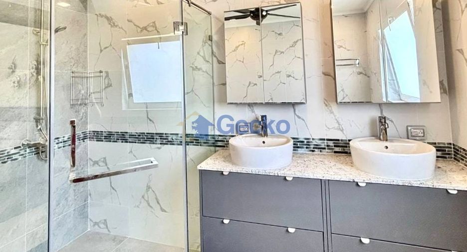 For sale 5 bedrooms house in Bang Lamung, Chonburi