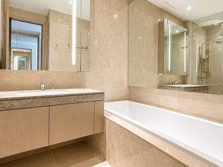 Condo en alquiler de 3 habitaciones en Khlong San, Bangkok