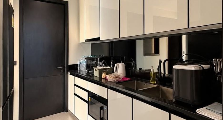 Condo en alquiler de 3 habitaciones en Khlong San, Bangkok