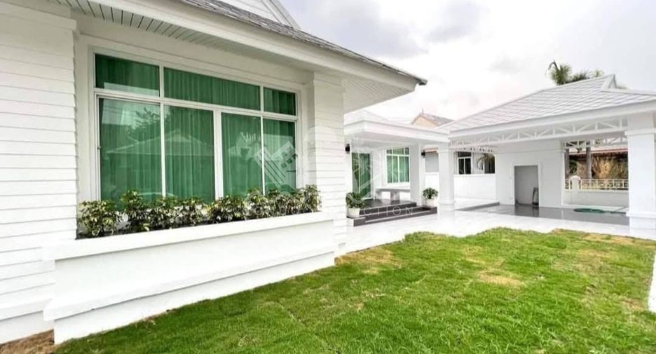 Casa en venta y en alquiler de 3 habitaciones en Bang Lamung, Chonburi