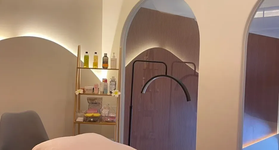 For sale 2 bedrooms retail Space in Mueang Phuket, Phuket