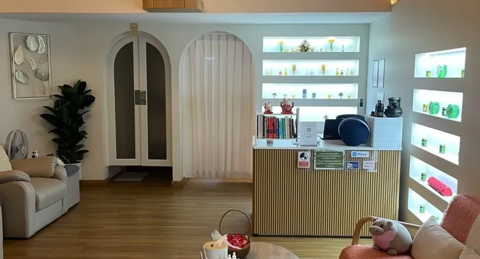 For sale 2 bedrooms retail Space in Mueang Phuket, Phuket