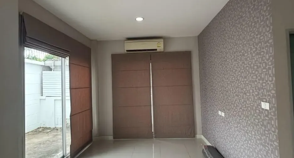 出售 3 卧室 联排别墅 在 Mueang Samut Prakan, Samut Prakan