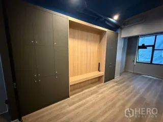 Аренда 6 спальни офис в Щаттхана, Бангкок