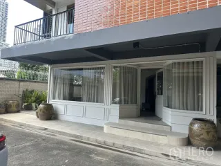 Gewerbefläche zur Miete mit 3 Zimmer in Watthana, Bangkok