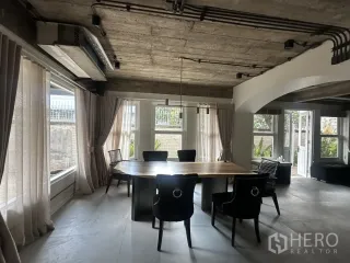 Gewerbefläche zur Miete mit 3 Zimmer in Watthana, Bangkok