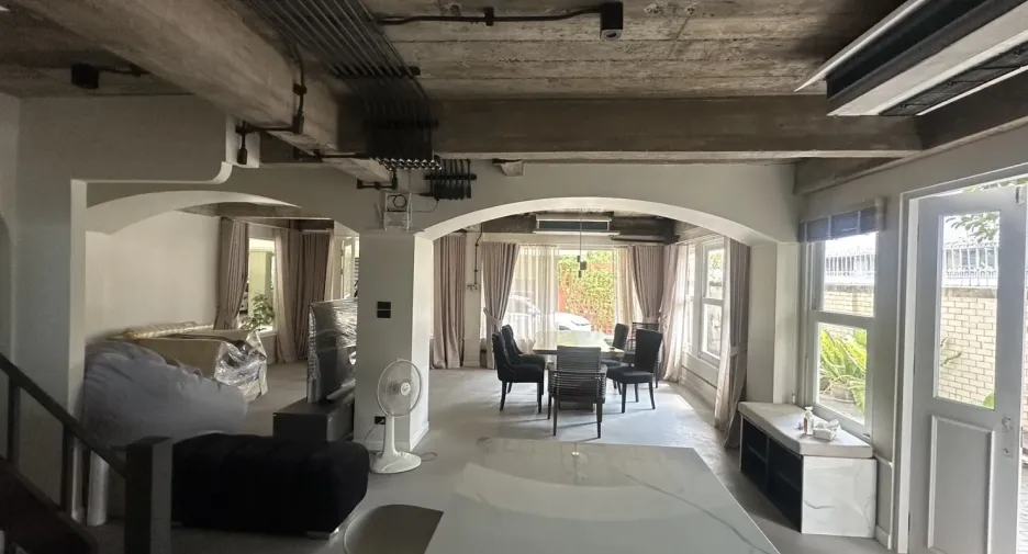 Gewerbefläche zur Miete mit 3 Zimmer in Watthana, Bangkok