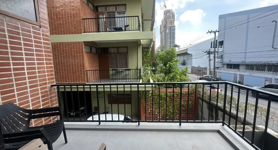 Gewerbefläche zur Miete mit 3 Zimmer in Watthana, Bangkok