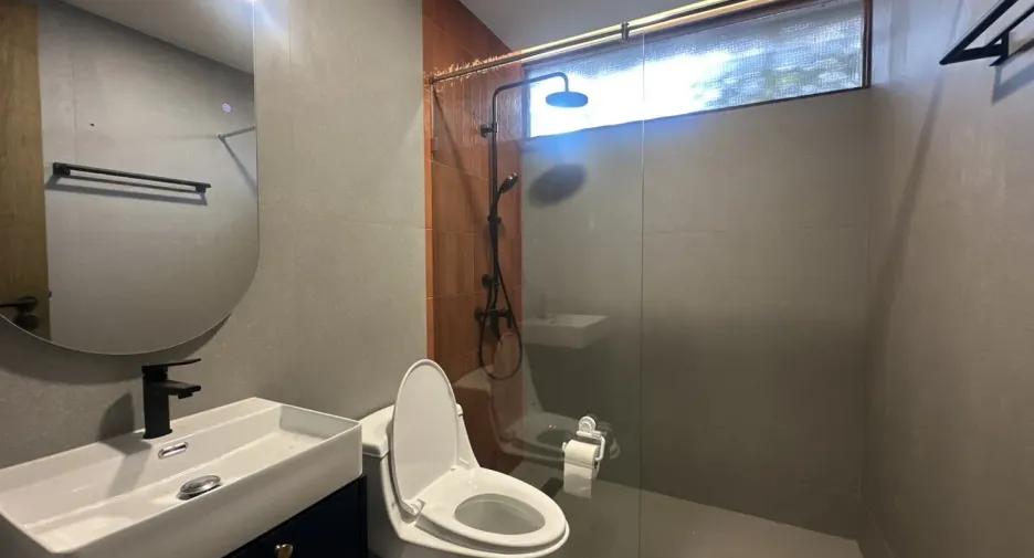 Gewerbefläche zur Miete mit 3 Zimmer in Watthana, Bangkok