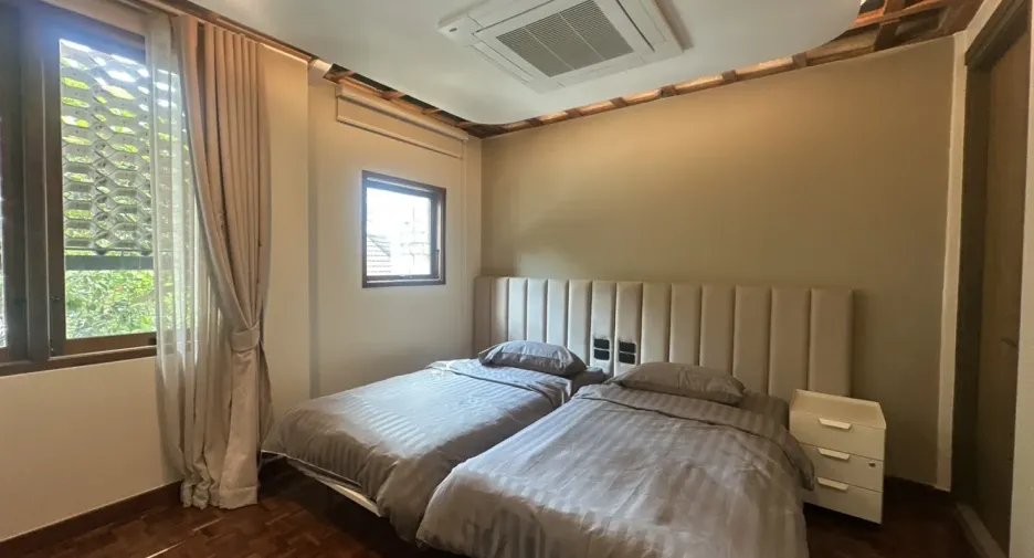 Gewerbefläche zur Miete mit 3 Zimmer in Watthana, Bangkok